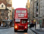 red-bus-on-royal-mile